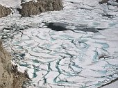 13 Sul Lago Nero il ghiaccio si sgretola